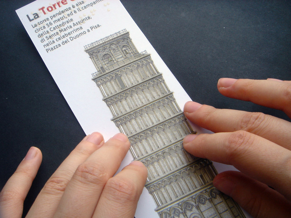 Esplorazione tattile segnalibro della Torre di Pisa.